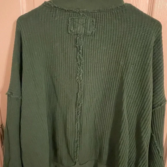 We The Free Deep Green V-Neck top - Picture 2 of 4